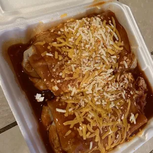 Super burrito wet. Look at the size of this burrito... They cut it in half and it fills this Styrofoam container!