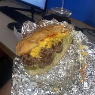 Cheeseburger w/ everything + extra mayo