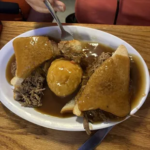 Hot Roast Beef with Mashed Potatoes and Gravy