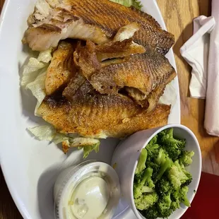 Tilapia and steamed broccoli