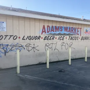 Store Cedar and Adams