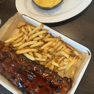 Full rack of ribs with Mac &amp; Fries