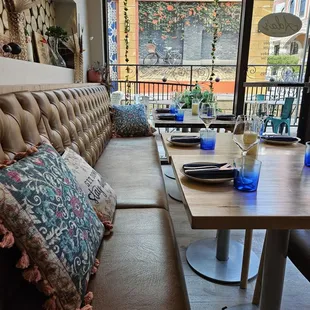 Beautiful seating area &amp; very comfortable!