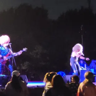 Le Freak playing 70s disco.