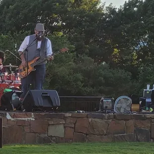 Silent Rumor Band is playing 70s rock covers.