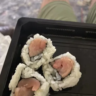 smelled of fish bait fresher than this very poor quality Tuna roll? Gross don't let the pictures or fake reviews fool you.