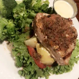 Ahi Tuna, Olive, Artichoke &amp; Roma Sandwich