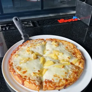 Canadian bacon/pineapple pizza