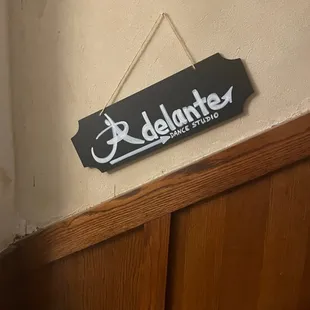 Sign to go upstairs