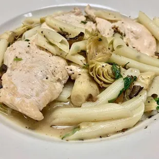 a plate of pasta and chicken