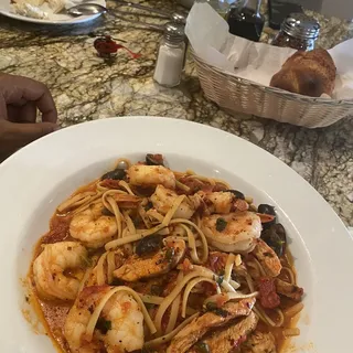 Linguine alla Puttanesca con Gamberi