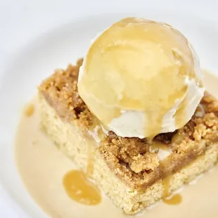 Crumb Cake
tres leches, macchiato ice cream, salted caramel