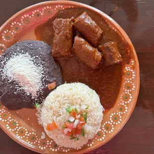 Another view of our chorizo en salsa roja special!