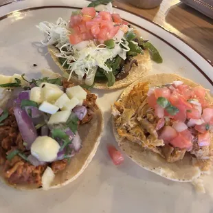 Al pastor, veggie, pollo tacos