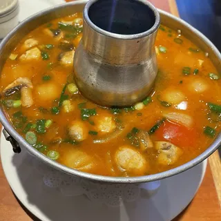 Tom Yum (L)