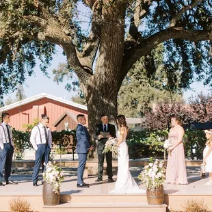 The grand oak view! The staple of this Beautiful Venue!