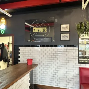 Order pick up counter