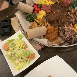 meat + veggie combo platter, sambusas, complimentary salad