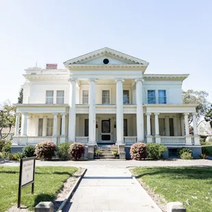 View of the front of the mansion