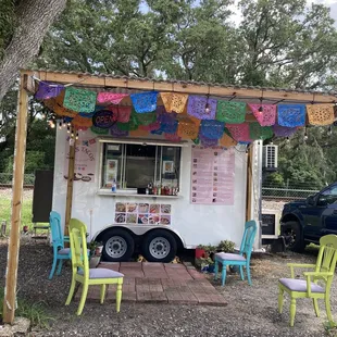 Cute little stand at a busy intersection.