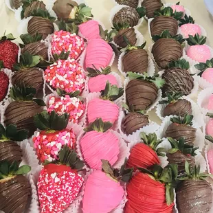 So pretty!  Chocolate covered strawberries for your love.