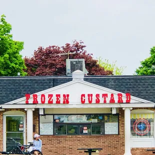 Building - don't blink or you'll pass it!