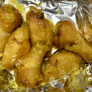 Chicken wings with honey-mustard sauce