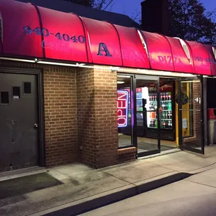 the outside of a restaurant