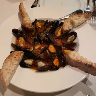 a plate of mussels and bread