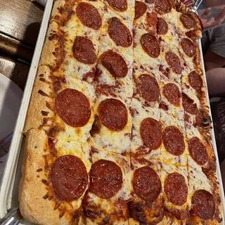 Deep-Dish Pizza 18'' X 13"