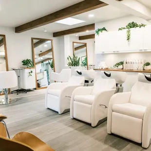 Adrina Martins Salon