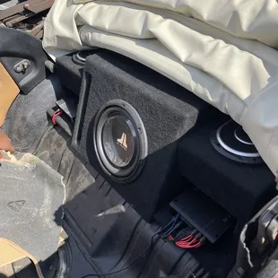 Custom speaker box with Amplifier storage