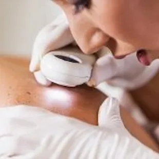 Advanced Dermatology &amp; Skin Cancer Specialists - DOC EXAMINING SKIN