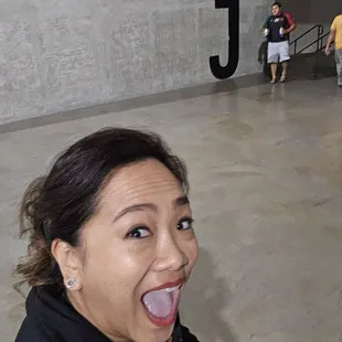 I know, I'm a dork, but you still like me, haha!!! And that guy photobombed! =(