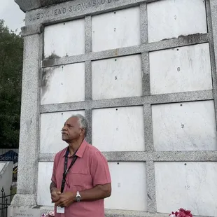 This crypt is a apart of an association.. told by the BEST TOUR GUIDE EVER!!