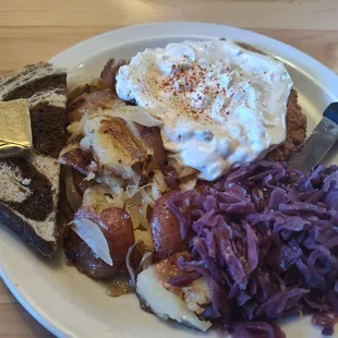 Chicken schnitzel with cabbage, potatoes lyonnaise and rye bread