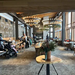 Full service restaurant (which we didn't try, but looks good).