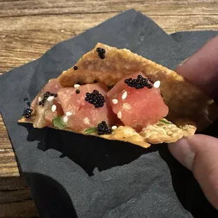 Wonton tuna taco