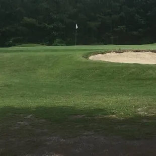 The flag on the 2nd hole of the Tomcat course.