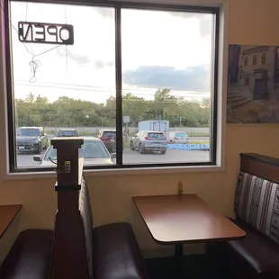 Dining (window seats)