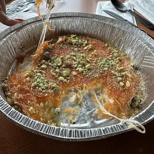 Stretchy cheese kenafeh