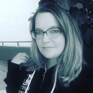 Nikki B.