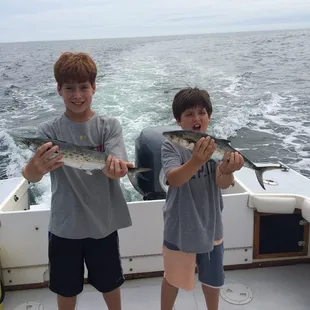 Kids catching Spanish Mackerel
