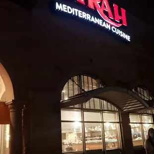 the front of the restaurant at night