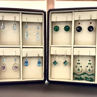 Gemstone dangle earringa