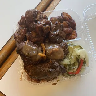 Oxtail and jerk chicken combo