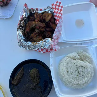 food, chicken wings and fried chicken