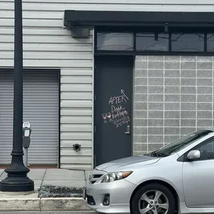 how i got in... this door was open at night. (5-10pm)