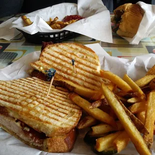 Dry sandwhich and burger.