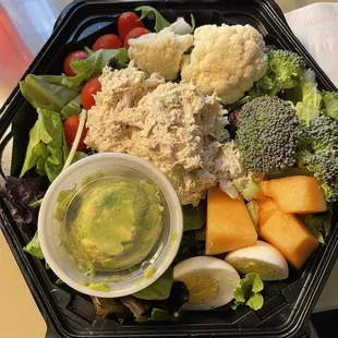 Tuna &amp; Vegetable Salad with avocado